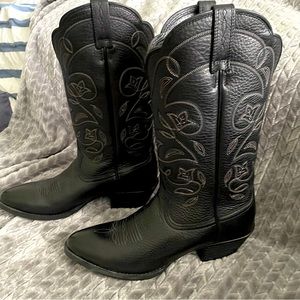 Ariat ladies black leather boots. Worn once. Size 8.5 US.